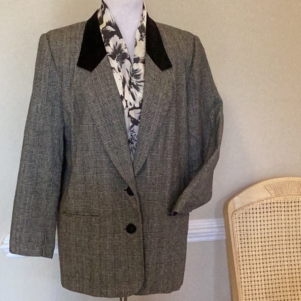 Alfred Dunner black/white plaid blazer with black velvet collar